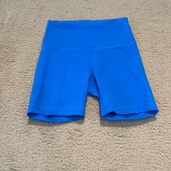 lululemon athletica Pants - Lululemon Wunder Train High-Rise Short size 6